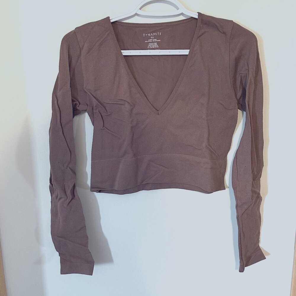 Fitted cropped v-neck